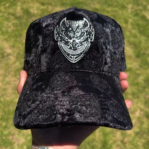 Gorro Devil Velvet de terciopelo negro con diablo en strass