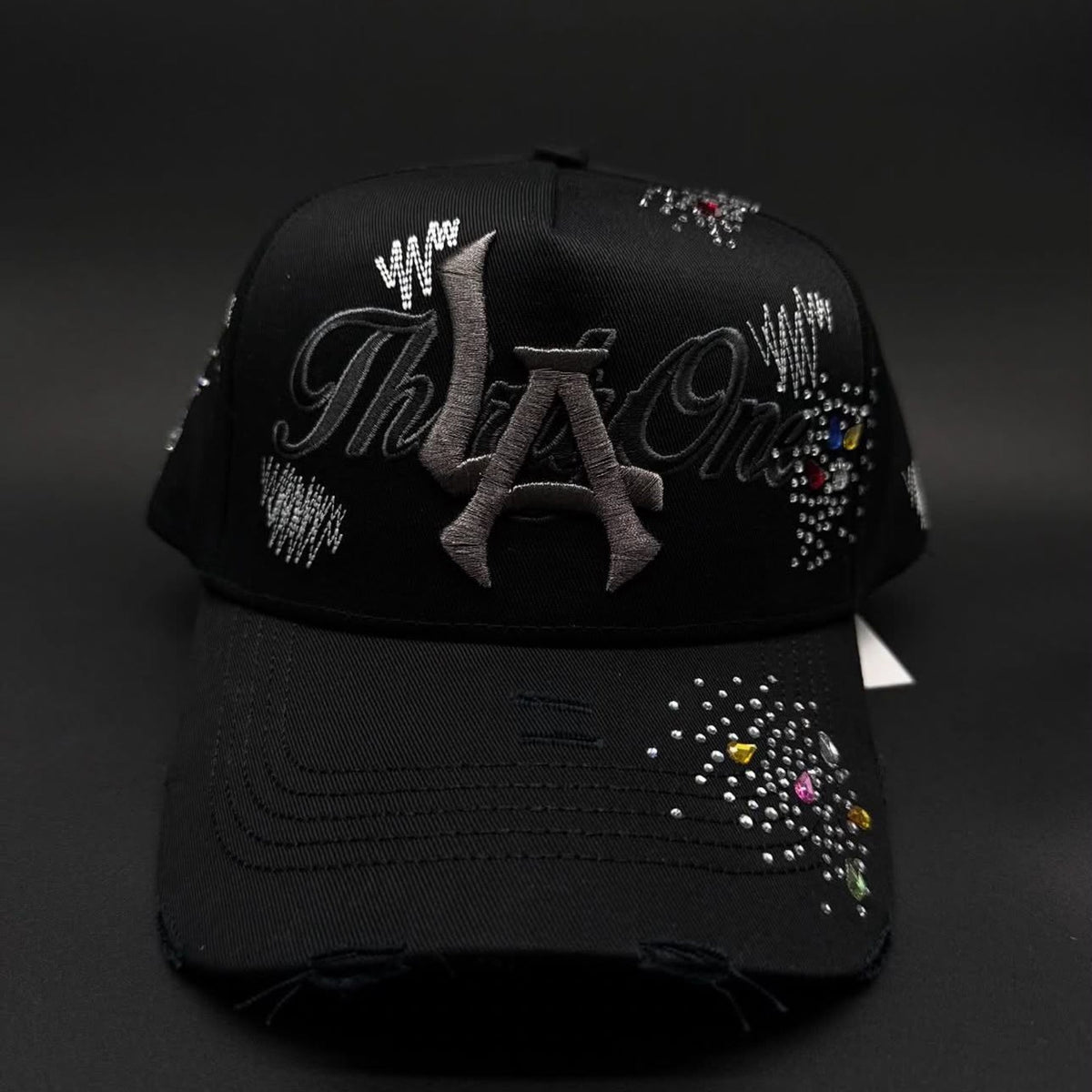 Gorro LA The One negro con piedras de colores